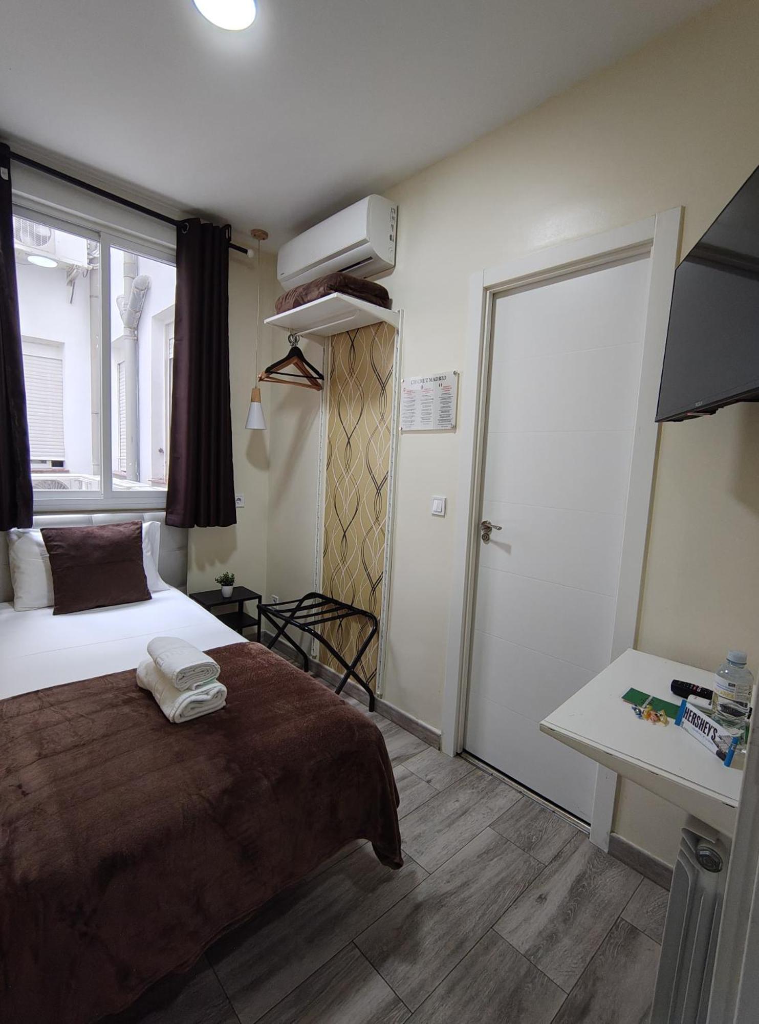 Ch Cruz Madrid Hotel Exterior photo